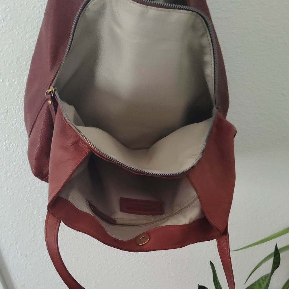 Chic Tan Leather Shoulder Bag - Picture 12 of 13